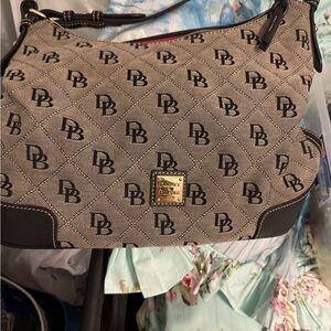 Dooney & Bourke Tan and Black Shoulder BagLike New Dooney & Bourke Purse 👜